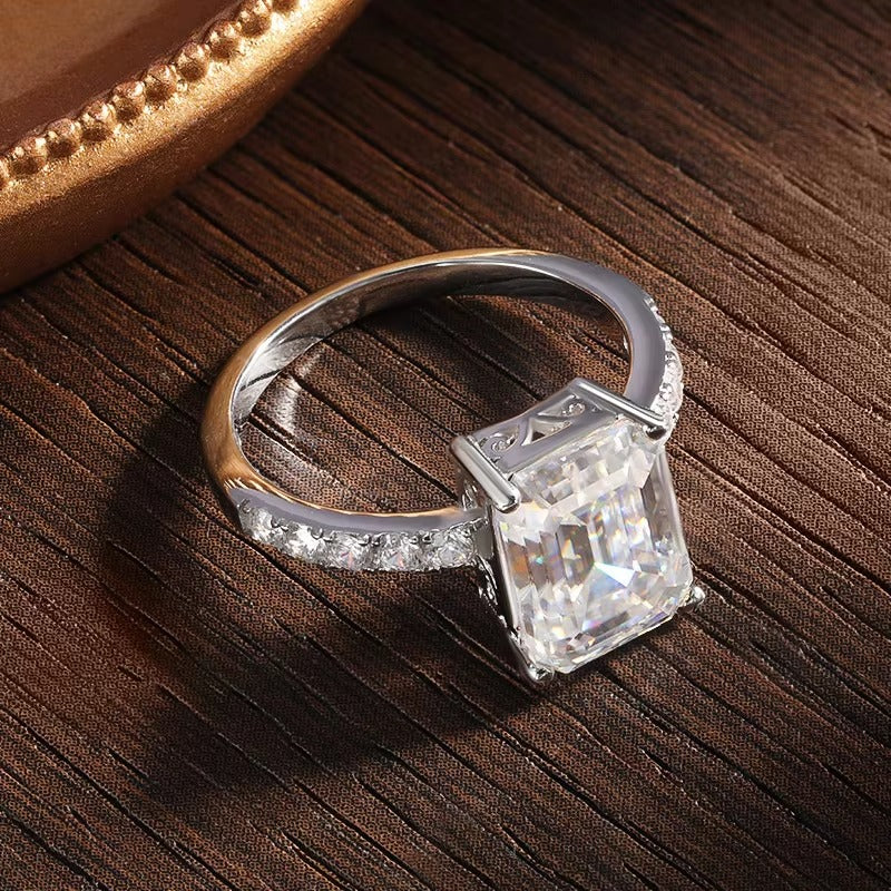 Sinnha Emerelle™ Ring